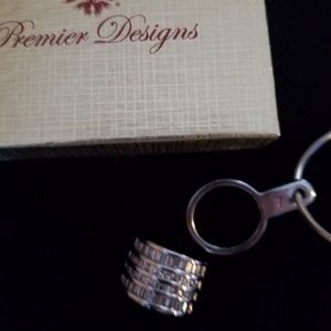 Ring silver tone with baguettes. Brilliant.